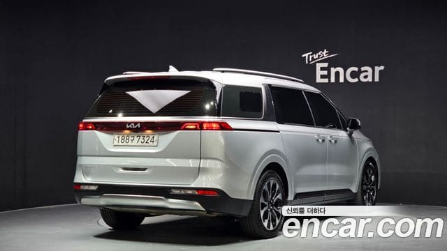 Kia Carnival — фото 1