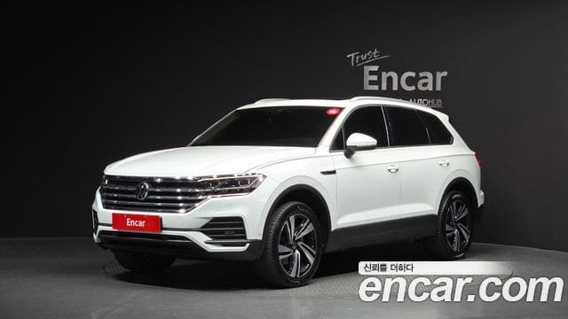 Volkswagen Touareg — фото 1