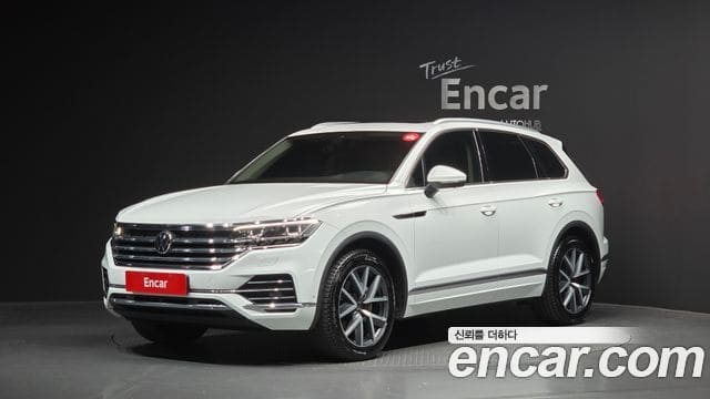 Volkswagen Touareg — фото 1