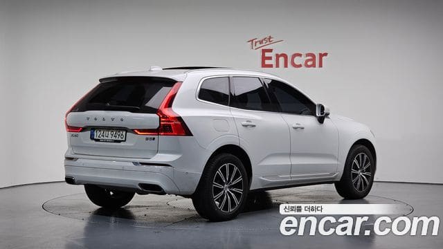 Volvo XC60 — фото 1
