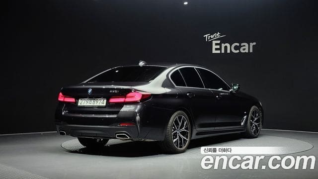 BMW 5 Series — фото 1