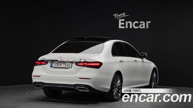 Mercedes-Benz E-Class — фото 1
