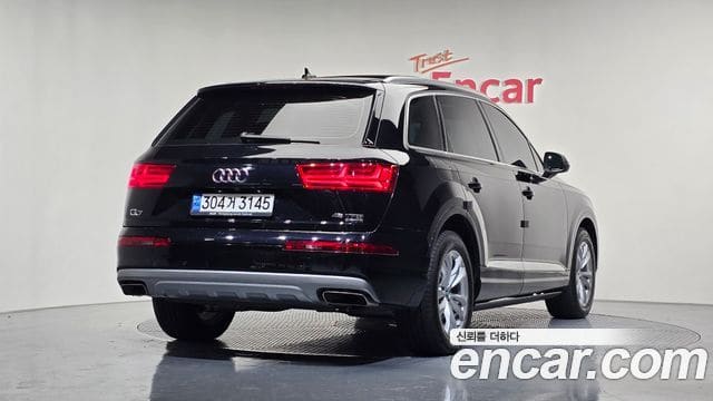 Audi Q7 — фото 1