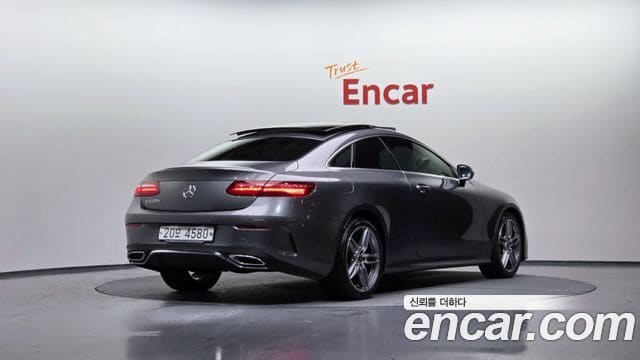 Mercedes-Benz E-Class — фото 1