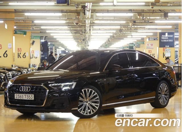 Audi A8 — фото 1