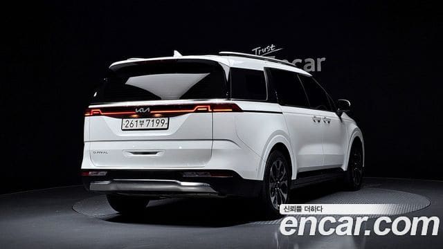 Kia Carnival — фото 1