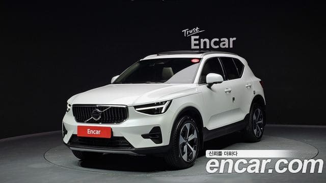 Volvo XC40 — фото 1