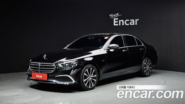 Mercedes-Benz E-Class — фото 1