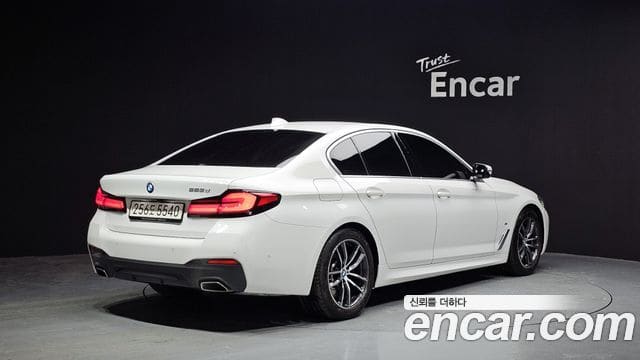 BMW 5 Series — фото 1
