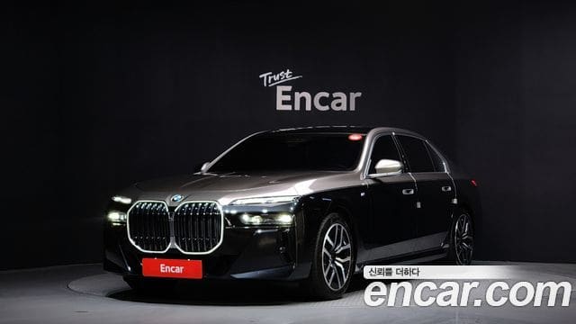 BMW 7 Series — фото 1