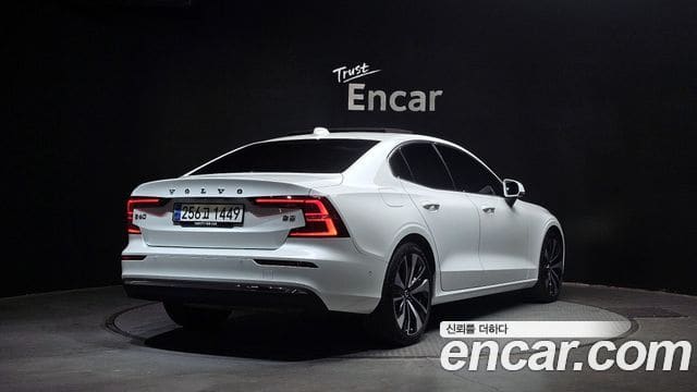 Volvo S60 — фото 1