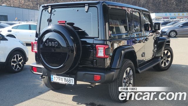 Jeep Wrangler — фото 1