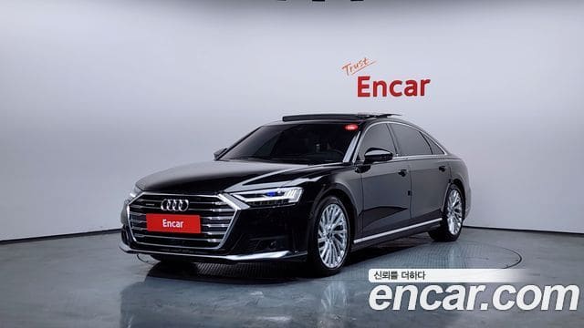Audi A8 — фото 1