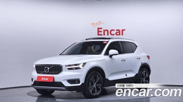 Volvo XC40 — фото 1