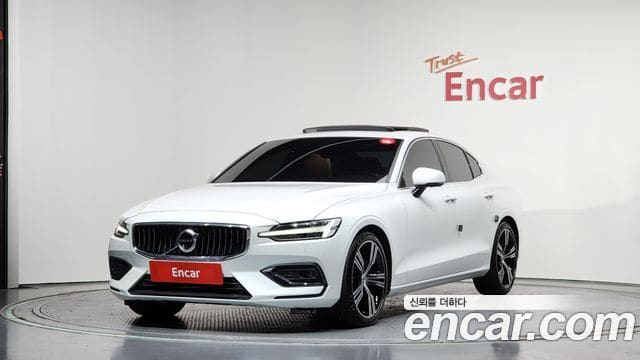 Volvo S60 — фото 1
