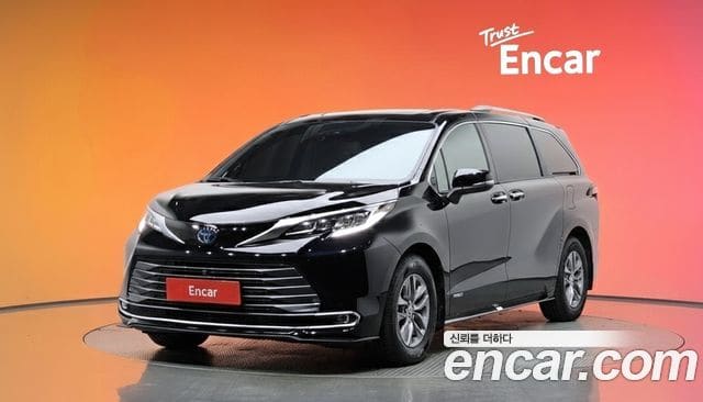 Toyota Sienna — фото 1