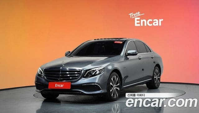 Mercedes-Benz E-Class — фото 1