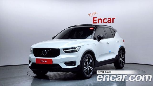 Volvo XC40 — фото 1