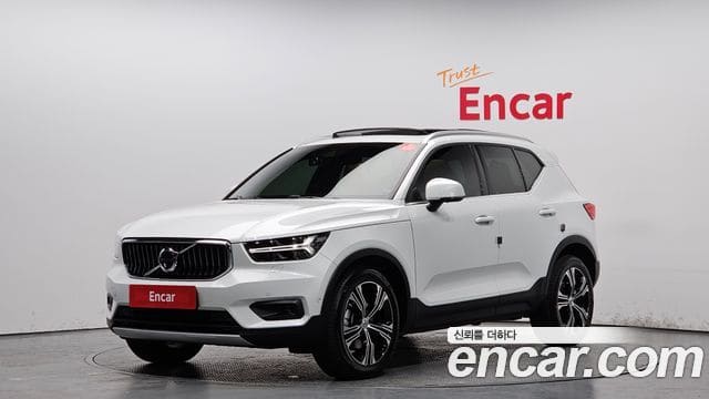 Volvo XC40 — фото 1