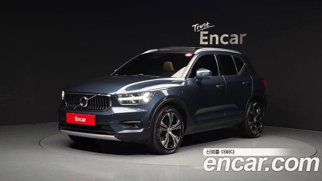 Volvo XC40 — фото 1