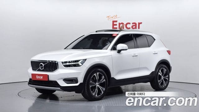 Volvo XC40 — фото 1