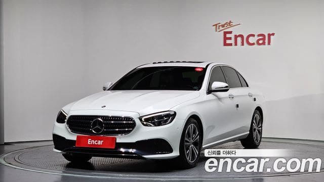 Mercedes-Benz E-Class — фото 1