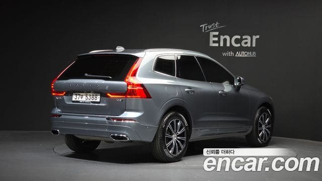 Volvo XC60 — фото 1