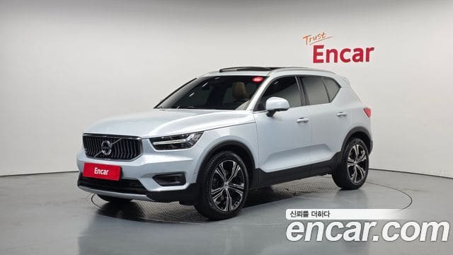 Volvo XC40 — фото 1