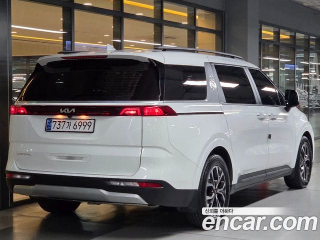 Kia Carnival — фото 1