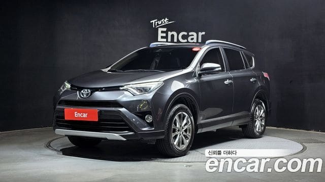 Toyota RAV4 — фото 1