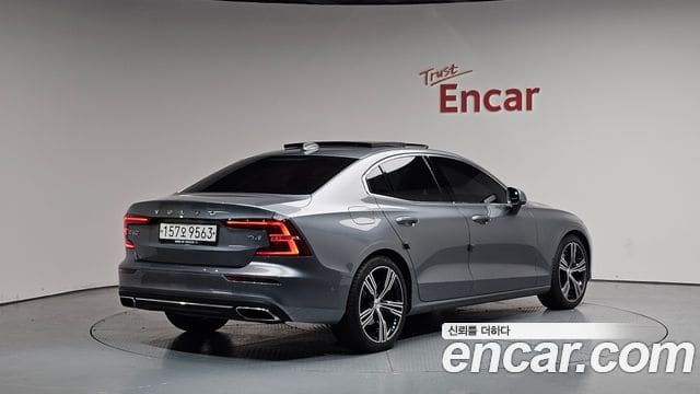 Volvo S60 — фото 1