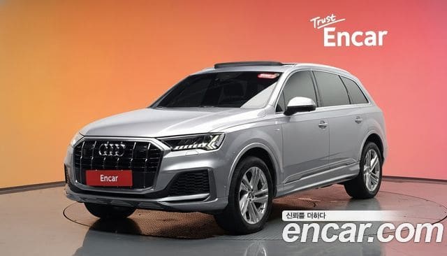 Audi Q7 — фото 1