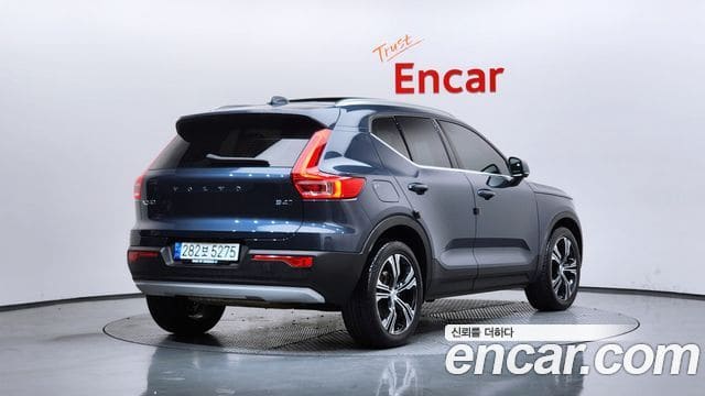 Volvo XC40 — фото 1