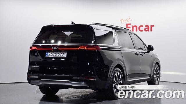 Kia Carnival — фото 1