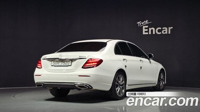 Mercedes-Benz E-Class — фото 1