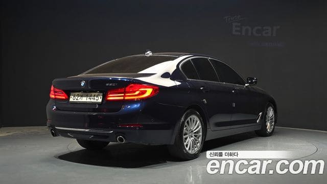BMW 5 Series — фото 1