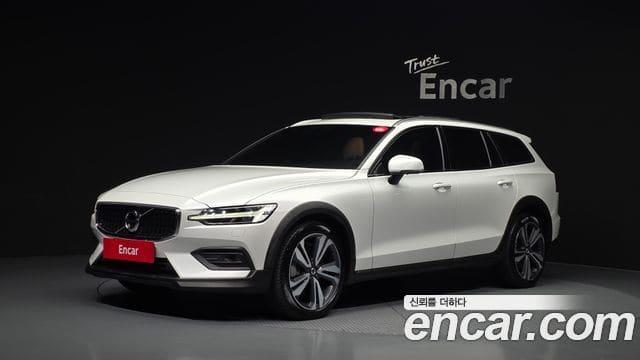 Volvo V60 Cross Country — фото 1