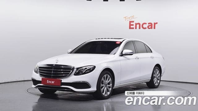Mercedes-Benz E-Class — фото 1