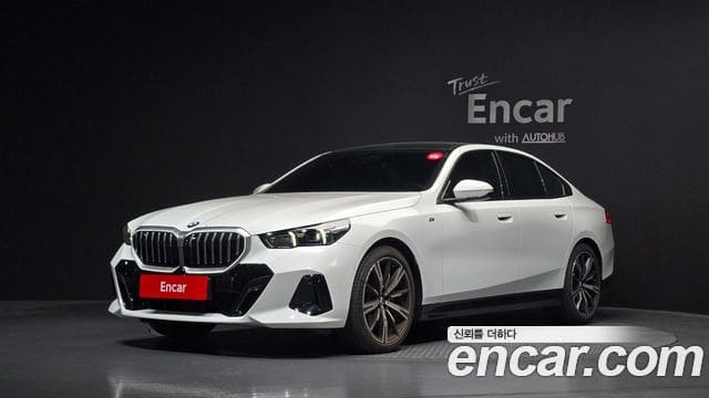 BMW 5 Series — фото 1