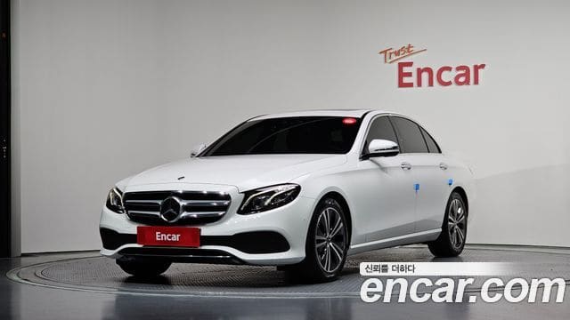 Mercedes-Benz E-Class — фото 1