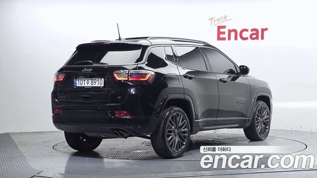 Jeep Compass — фото 1