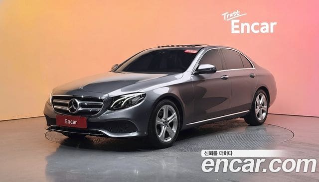 Mercedes-Benz E-Class — фото 1
