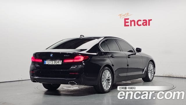 BMW 5 Series — фото 1