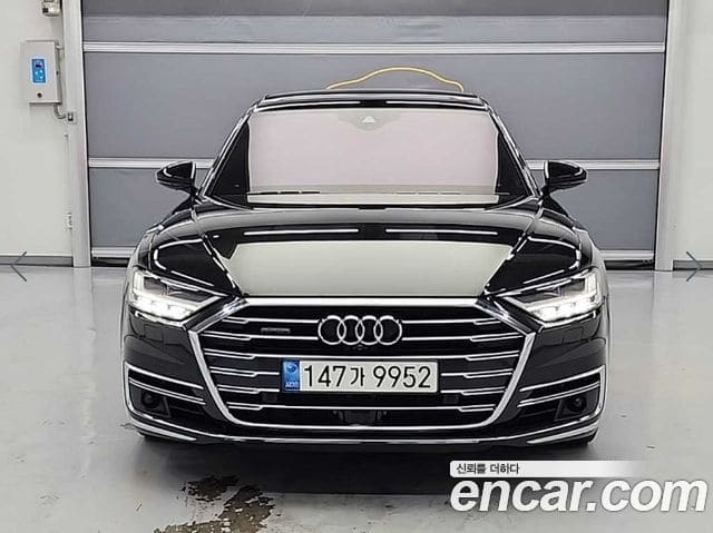 Audi A8 — фото 1