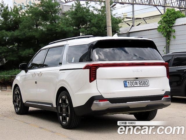 Kia Carnival — фото 1