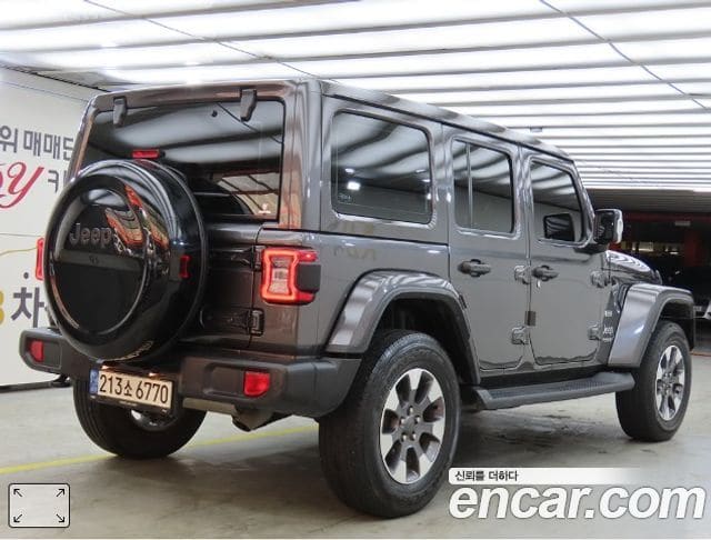 Jeep Wrangler — фото 1