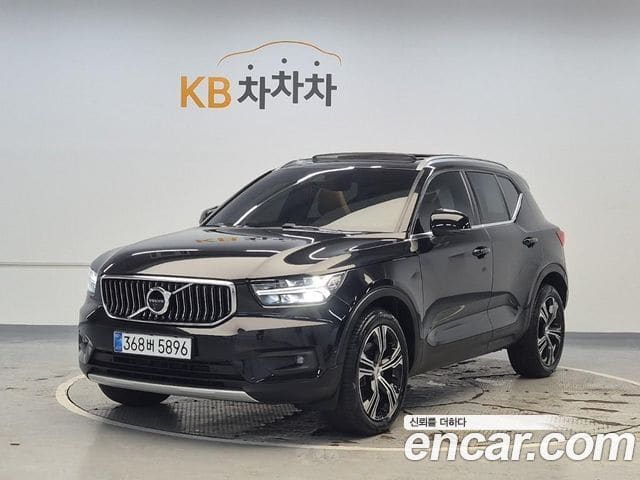Volvo XC40 — фото 1
