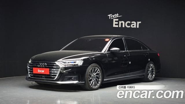Audi A8 — фото 1