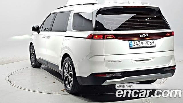 Kia Carnival — фото 1