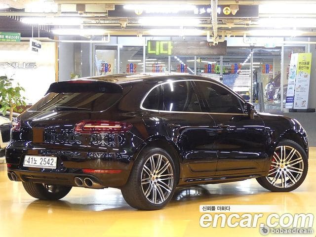 Porsche Macan — фото 1